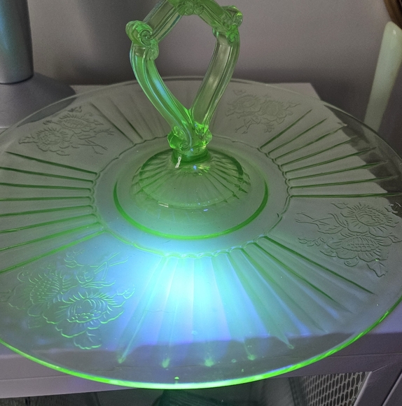 Hocking Green Mayfair Glass Sandwich Server UV Reactive - Picture 8 of 8